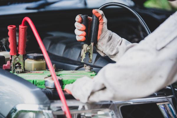 7 Warning Signs Your Vehicle Battery Needs Replacement